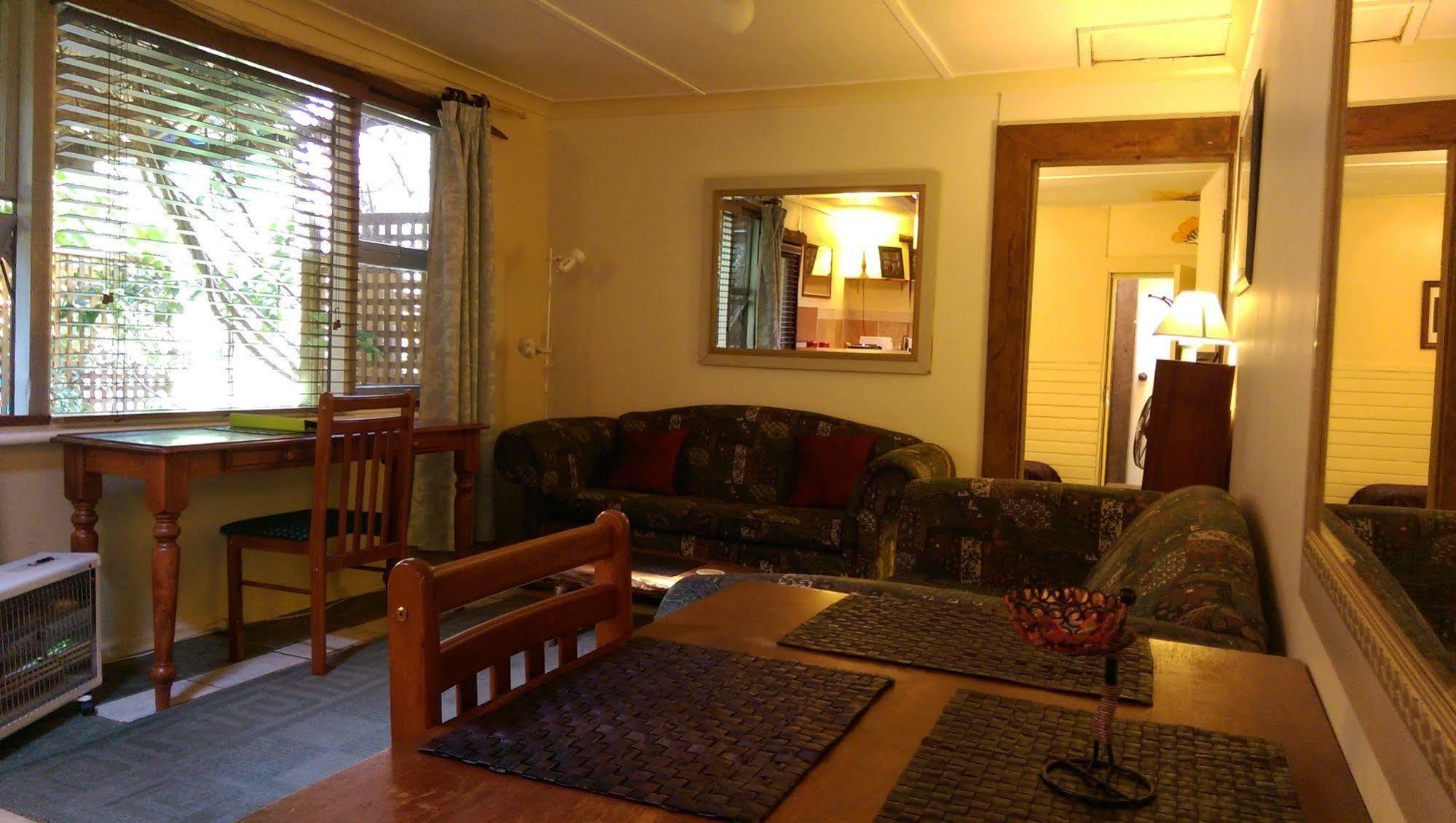 Black Cockatoo Lodge Нанъп Екстериор снимка